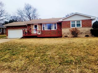 1302 Emerald Dr, Quincy, IL 62301