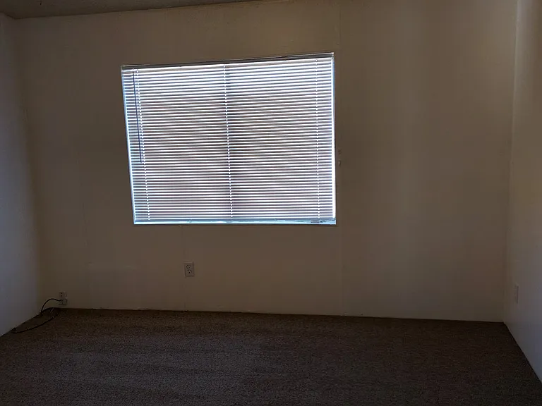 2466 Merrill Ave — Photo 16