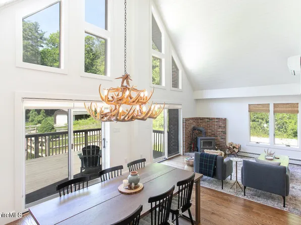 20 Hillside Ln, Sheffield, MA 01257