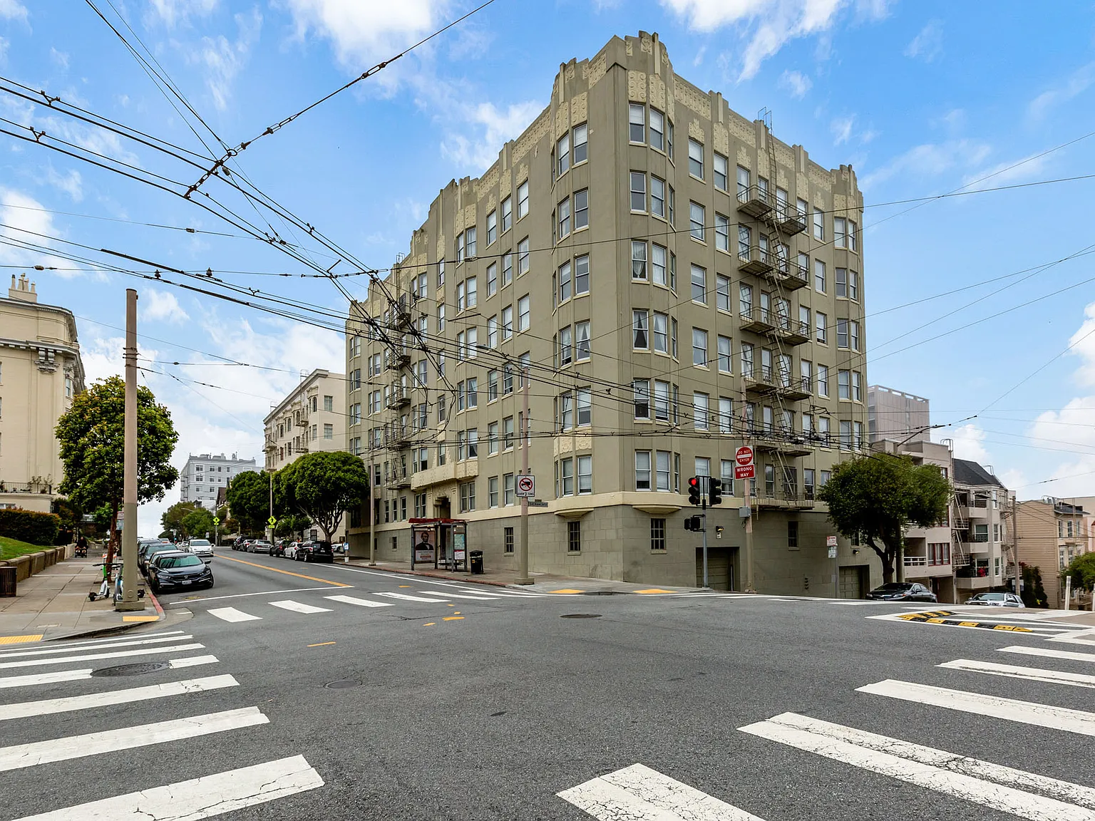1900 Gough — Photo 4
