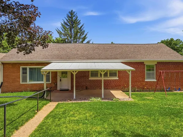 102 N High St, Galena, IL 61036