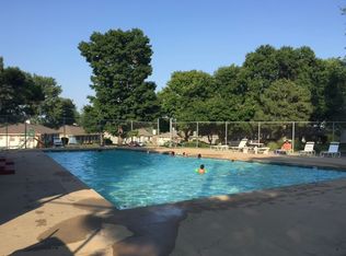 9415 Reeder Ave, Overland Park, KS 66214