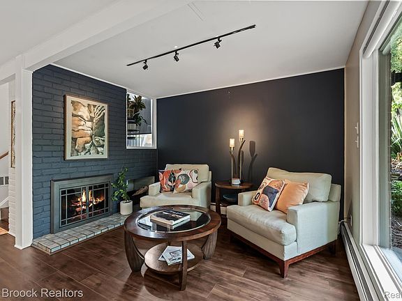5th image of 29630 Sugar Spring Rd