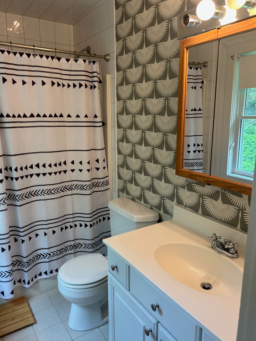  En suite guest bathroom