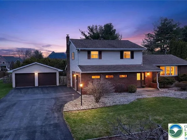 454 Spruce Ln, Nazareth, PA 18064