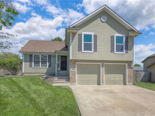 1102 Manse Dr, Raymore, MO 64083