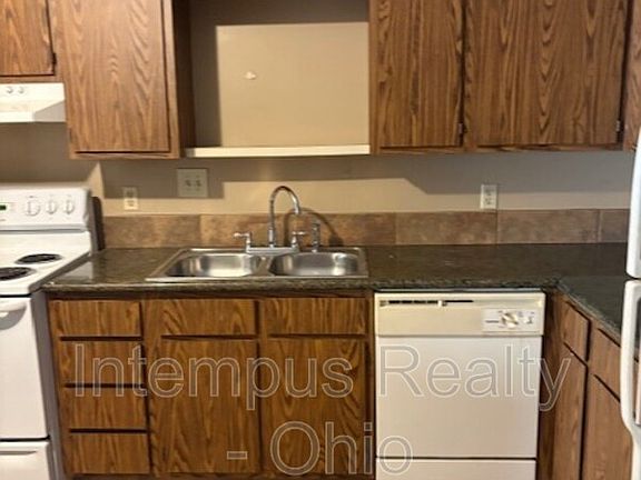 3rd image of 7469 Huntington Dr #5