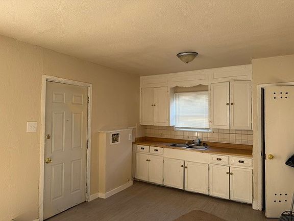 4th image of 319 Avenue I