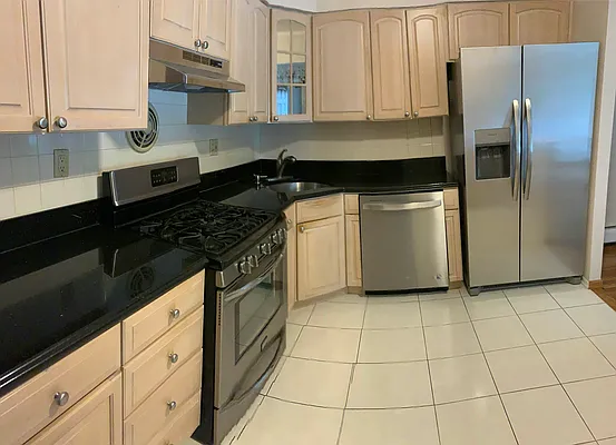 Rented by Halvatzis Realty | media 3