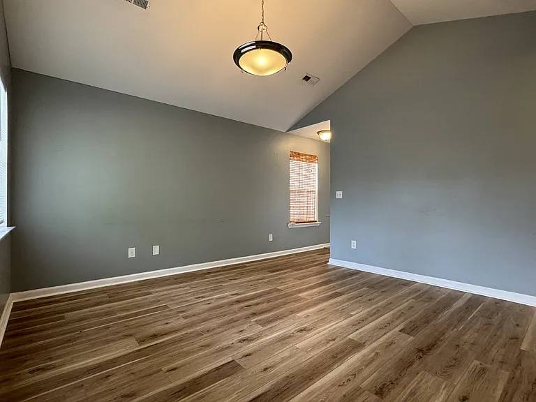 4404 McClelland Dr — Photo 3