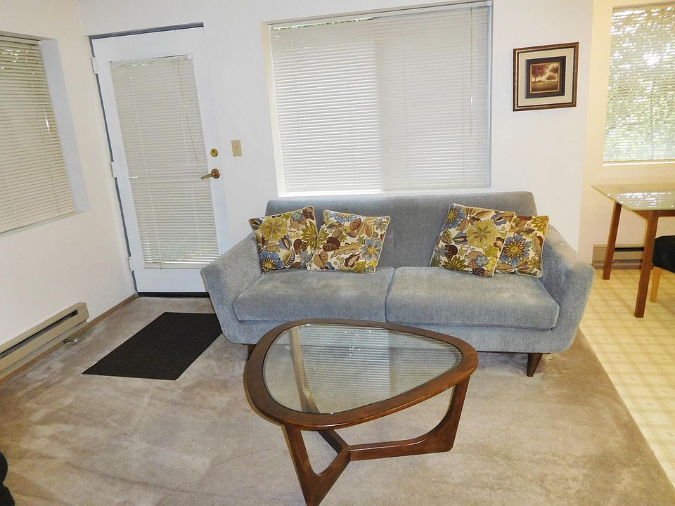 1st image of 4727 Ravenna Ave NE APT 101