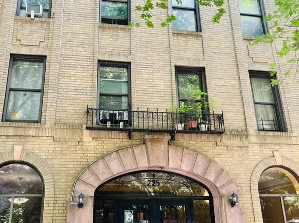 225 Bennett Avenue image 1 of 4