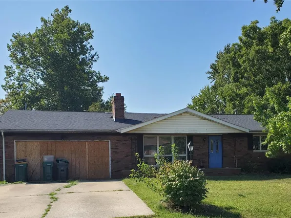 1050 Saint Clair St, Carlyle, IL 62231