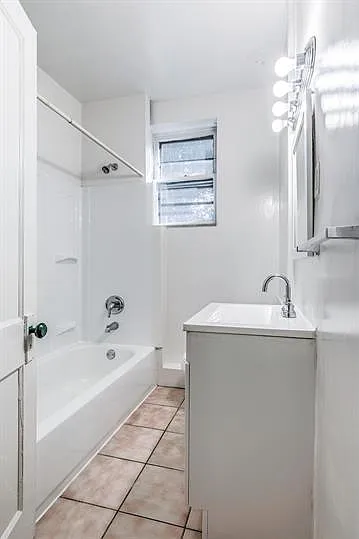 1722 Waverly Pl — Photo 4