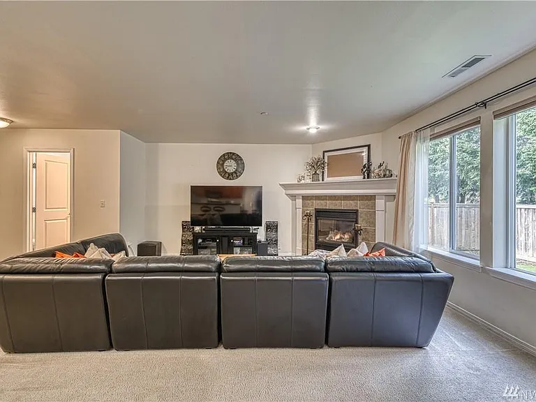 1180 Hudson St — Photo 8