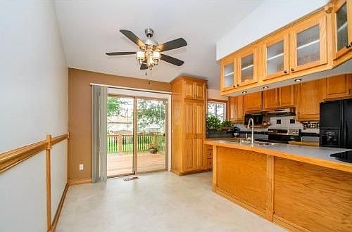 5th image of 8469 Berkshire Dr