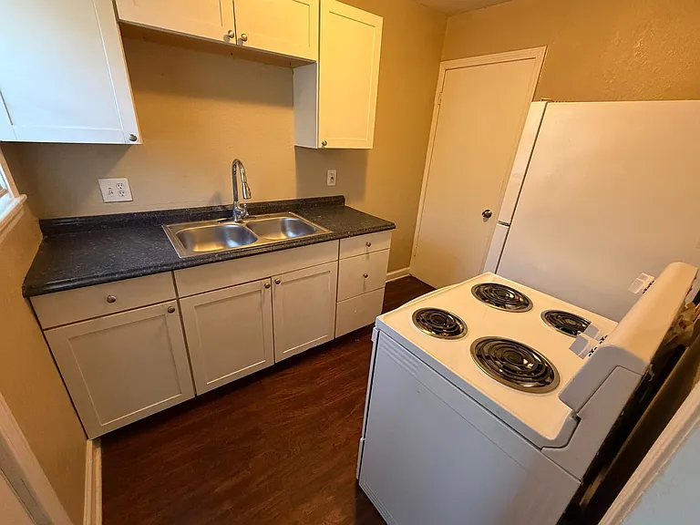 5537 Wabash Ave — Photo 3
