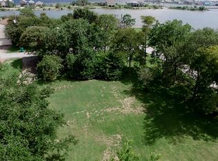 901 Grunewald Ave, Seabrook, TX 77586