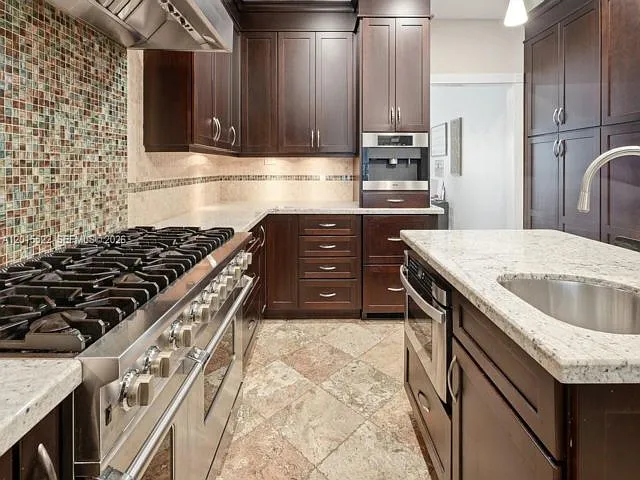 16530 Lake Tree Dr — Photo 5