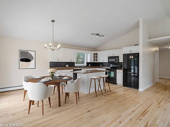 3rd image of 718 Millcove Rd