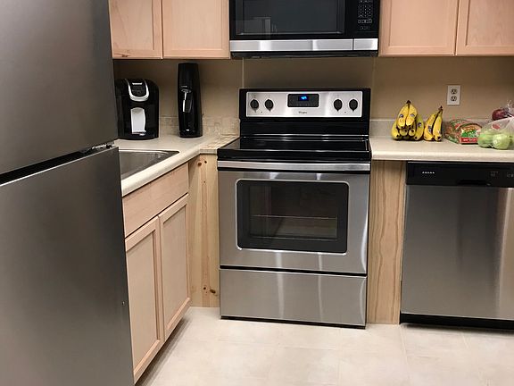 3rd image of 40 Wentworth Ln