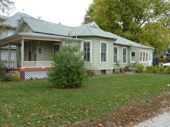 322 S Clinton St, Albia, IA 52531