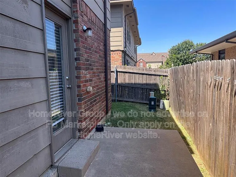 11139 SW 5th St — Photo 12