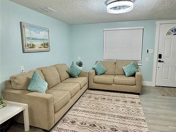 4th image of 14062 Palm St #2