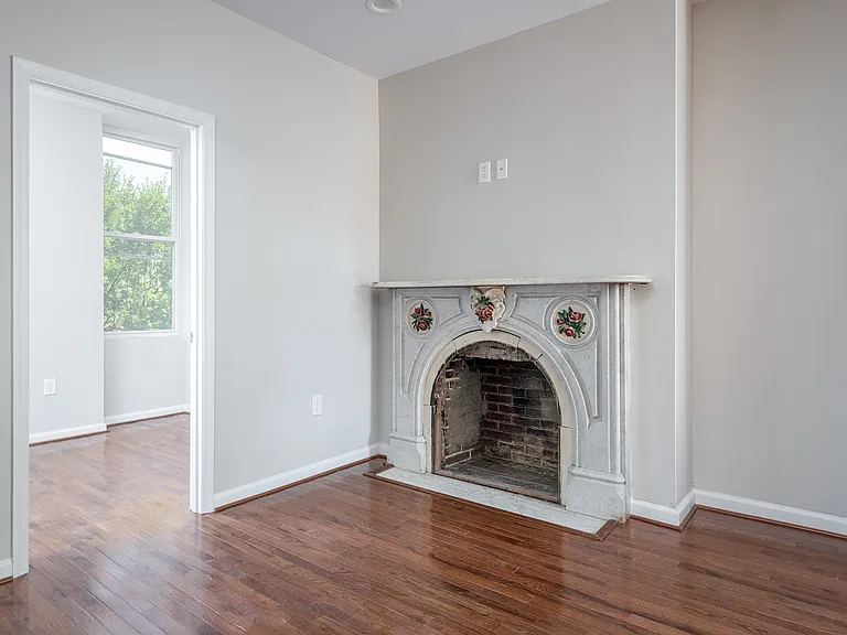 230 S Broadway #3 — Photo 2