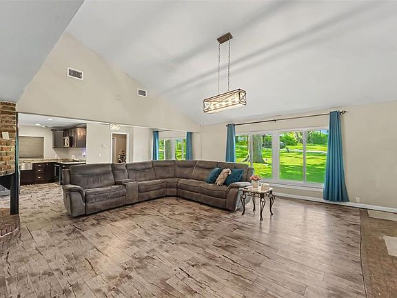 4th image of 434 HAMLIN WAY