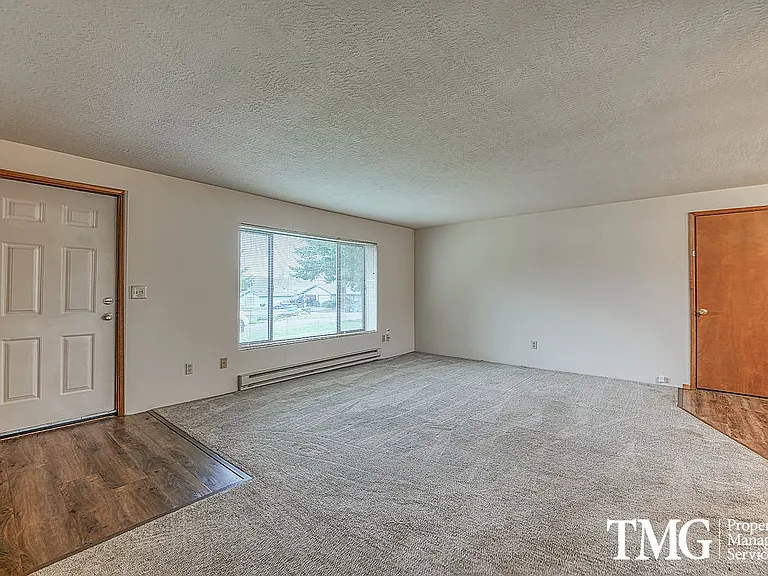 3327 Addy St — Photo 10