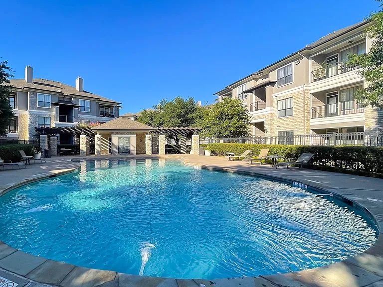 Cypress Lake at Stonebriar Apartments — Photo 24