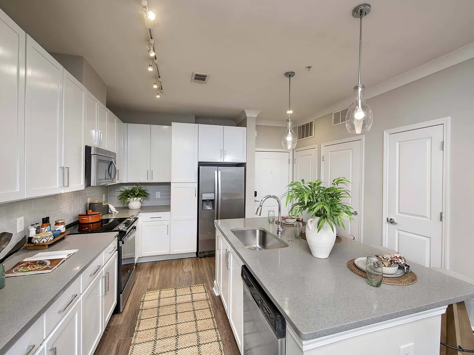 Reserve Decatur Apartments — Photo 4