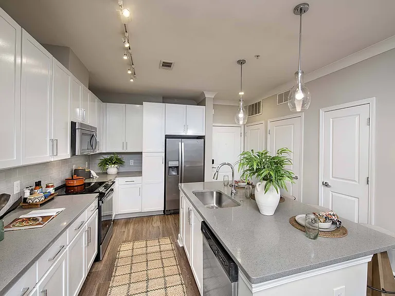 Reserve Decatur Apartments — Photo 4