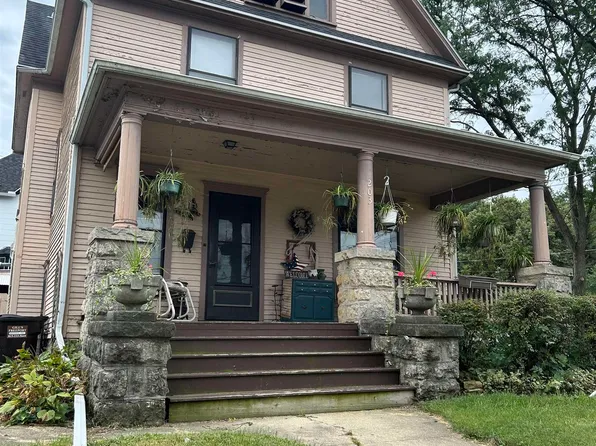 203 E Jefferson St, Freeport, IL 61032