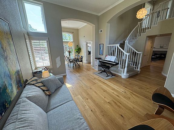 4th image of 3004 Miraloma Way