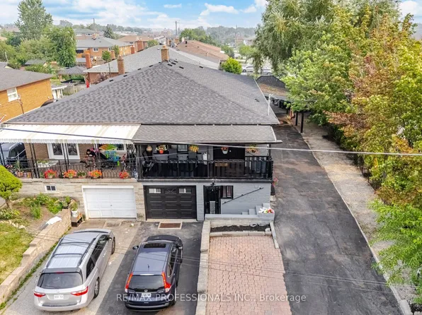50 Cobb Ave, Toronto, ON M3L 2A3