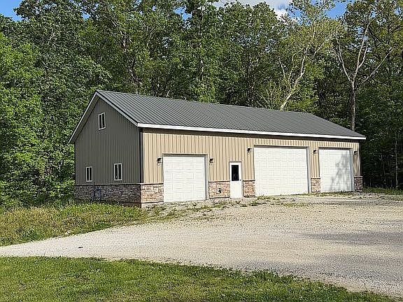 4th image of 4 Woodbird Dr