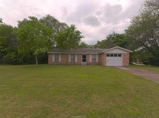 1903 Calvin Cir, Bryan, TX 77803