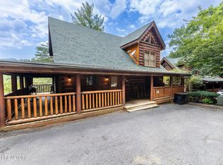 2052 Bear Haven Way, Sevierville, TN 37876