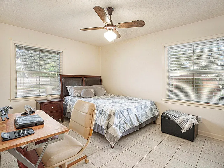17 Manor Way — Photo 18