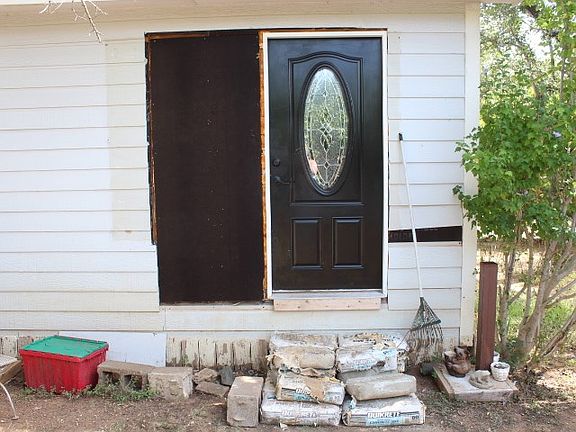 3rd image of 704 Lakeway