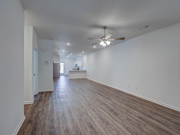 5th image of 745 Short Leaf Ln