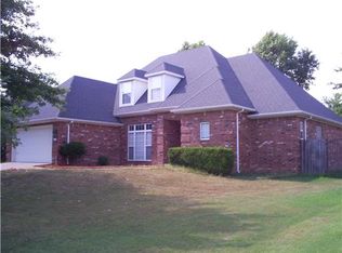 1768 E Manchester Dr, Fayetteville, AR 72703