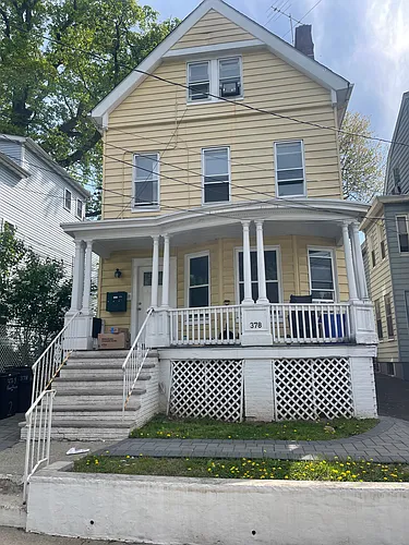 378 Hawthorne St #2 Photo 1