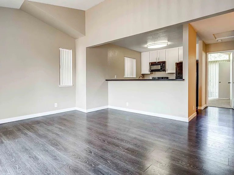 Terra House Apartments — Photo 5
