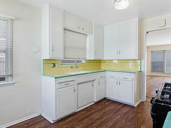 3rd image of 10419 Floral Dr