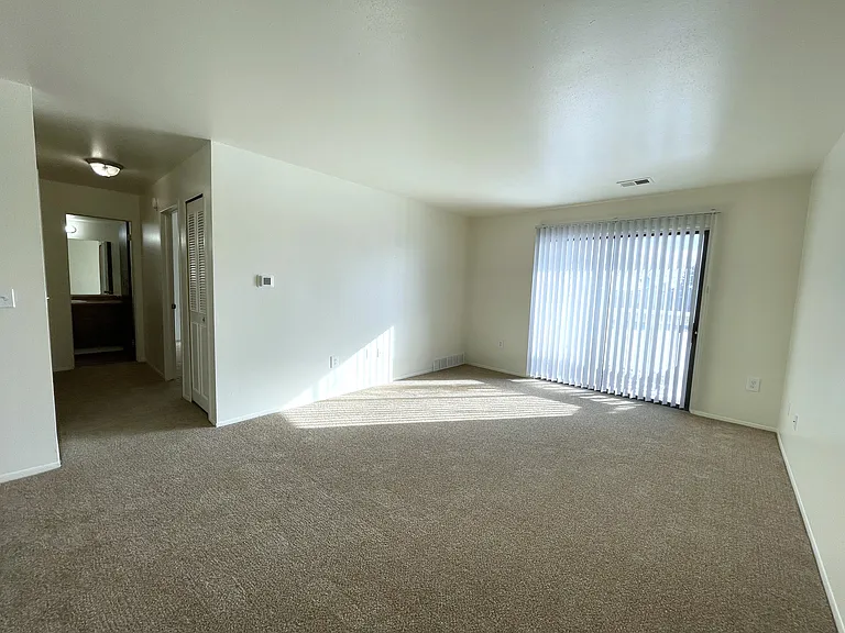 Windsor Place Apartments — Photo 35