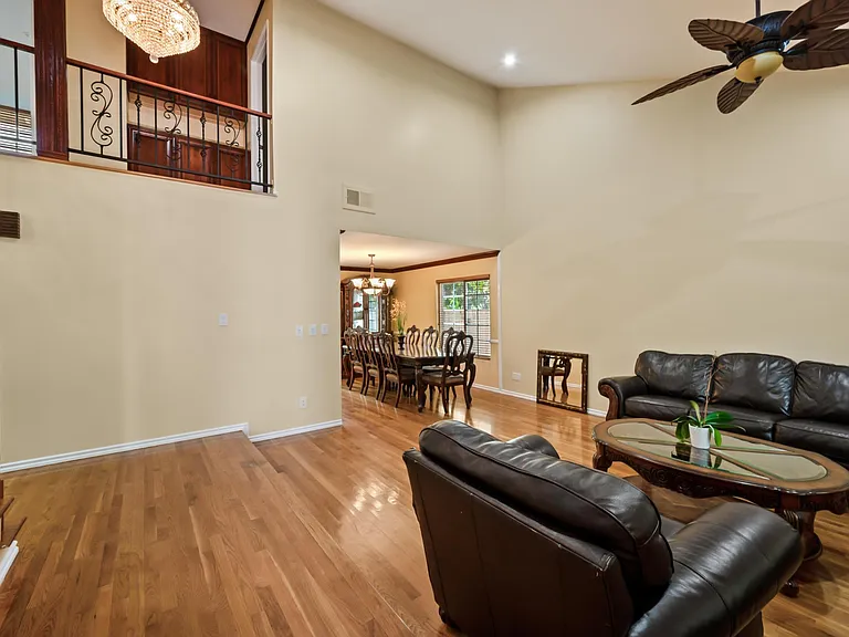 22606 Archwood St — Photo 3