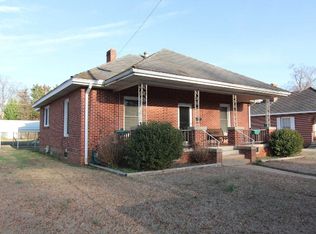 105 Lowell St, Ninety Six, SC 29666
